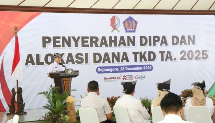 Serahkan DIPA dan Alokasi Dana TKD, Pj Bupati Bojonegoro Tekankan Penggunaan Anggaran Secara Tepat