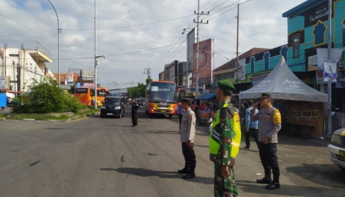 Jelang Nataru, TNI Polri di Kabupaten Lamongan di sebar di Pos Pengamanan
