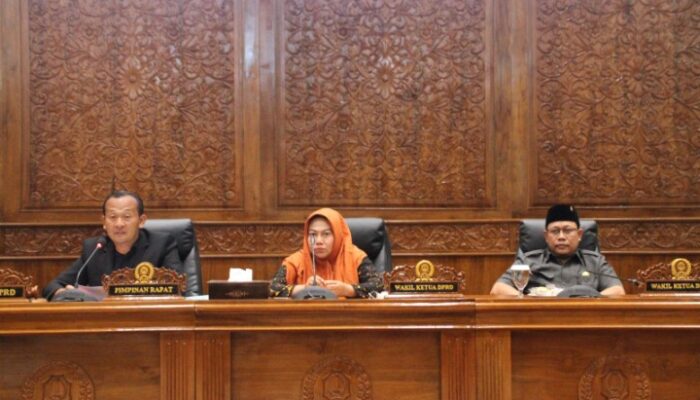 Rapat Paripurna DPRD Bojonegoro Bahas Nota Penjelasan Empat Raperda