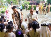 Pj. Wali Kota Batu Bagikan Susu Sehat Nandhi Murni Gratis