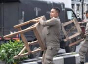 Satpol PP Surabaya Sikat PKL Sepanjang Jalan Kenjeran