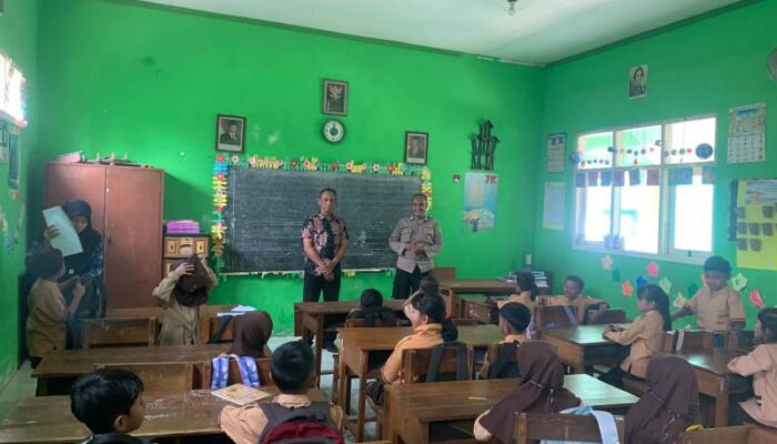 Polres Nganjuk Bagikan Makan Siang Bergizi Gratis di SDN 1 Wilangan