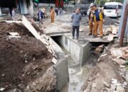 Tinjau Pembangunan Jalur Drainase Jalan Kartini, Ini Harapan Pj. Wali Kota Batu