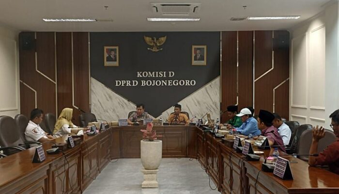 Rapat DPRD Bojonegoro Komisi D Evaluasi Kinerja DLH Bojonegoro Tahun 2024 Tertunda