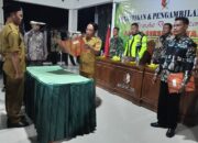 Kades Jamberejo Pimpin Pelantikan Perangkat Baru