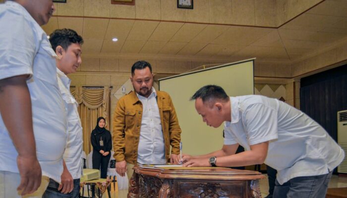 Pengukuhan Pengurus KWG: Membangun Sinergi antara Media dan Pemerintah di Gresik