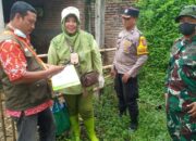 Personel Polsek Gampengrejo, Polres Kediri Dampingi Vaksin PMK