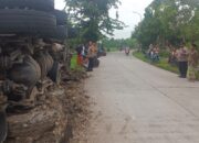 Kecelakaan Truck di Jalan Pohwates Akibat Menghindar