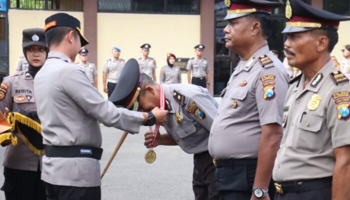 Kapolres Bojonegoro Pimpin Upacara Pelepasan Purna Tugas Anggota Polres