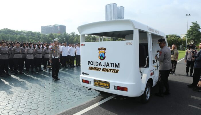 Optimalkan Pelayanan Publik, Kapolda Jatim Serahkan Mobil Shuttle Semeru SPKT