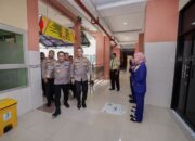 Kapolda Jatim Kunjungi RS Bhayangkara Kediri Beri Santunan Pasien dan Motivasi Tenaga Medis