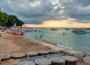 Menikmati Pesona Pantai Senggigi di Lombok