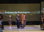 Tampil Harmoni, Dekranasda Bojonegoro Peragakan Wastra Batik “Sukmaswasti”