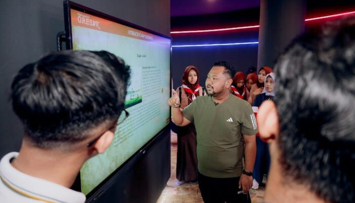 Pendidikan dan Transportasi Ramah Anak: Bupati Yani Perkenalkan Gresik Universal Sains and Art kepada Siswa