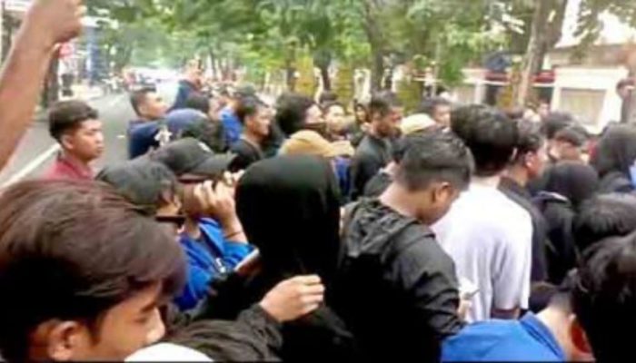 Aksi Demo Mahasiswa PMII di DPRD Lamongan: Menuntut Akuntabilitas Pemerintah