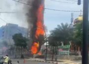 Menara Masjid Agung Darussalam Bojonegoro Kebakaran