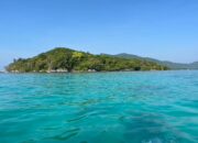 Menikmati Keindahan Pantai Tanjung Gelam di Karimunjawa