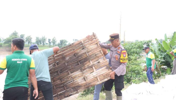 Pascabencana Longsor, TNI-Polri Bersama Warga Gotong-royong