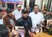 Bupati Gresik dan Wakil Bupati Sigap Tinjau Banjir Usai Retret