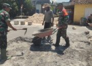 Bersatu Padu, Koramil Laren dan Rakyat Perbaiki Jembatan