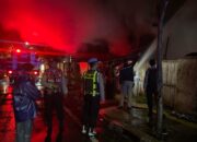 Kebakaran Gudang di Bojonegoro, Polres dan Damkarmat Tanggap Cepat Terhadap Laporan Warga