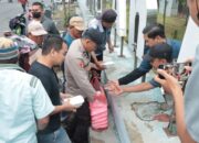 Jumat Berkah, Polres Nganjuk Bersama Media Bagikan Ratusan Takjil di Terminal Anjuk Ladang