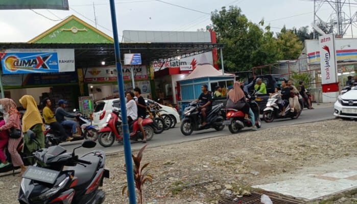 Kedungadem Berwarna Rasa: Pasar Takjil Dadakan yang Menggugah Selera