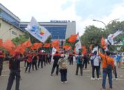 Ratusan Buruh Geruduk Kemenaker, Tuntut Hak Korban PHK Sritex dan Tolak Gelombang PHK Massal