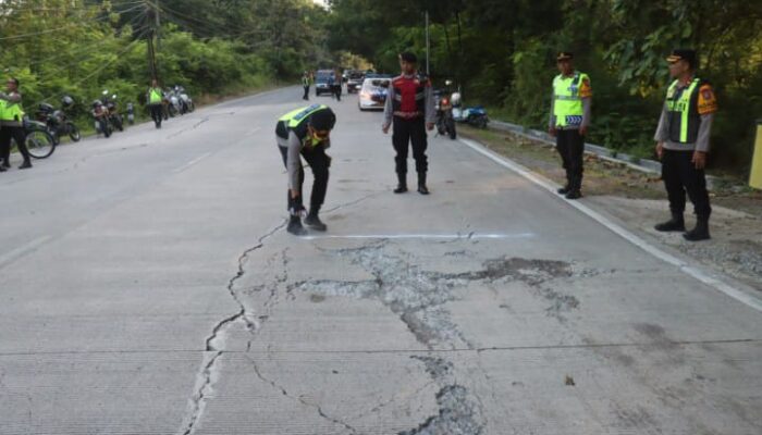 Kapolres Bojonegoro Turun Langsung, Sisir Jalan Rusak Demi Mudik Aman
