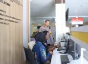 Menjelang Operasi Ketupat Semeru 2025, Wakapolres Bojonegoro Memeriksa Kesiapan Layanan Call Center 110 Polri