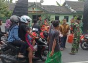 Koramil Sukosewu Berbagi Berkah Ramadan: 300 Takjil Hangat untuk Warga