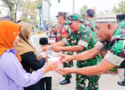 Babinsa Bojonegoro Tebar Ribuan Takjil di Tiga Titik Lokasi