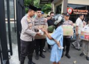 Berbagi Kebahagiaan Ramadhan, Kapolres Kediri Kota Tebar Takjil Gratis