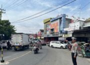 Jelang Mudik Lebaran, Satlantas Polres Lamongan Pasang Benteng Anti Macet di Pasar Babat