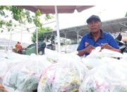 Berkah Ramadhan bagi Pedagang Bunga Tabur di Lamongan