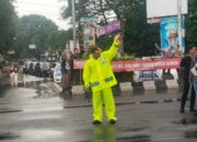 Kapolres Nganjuk Pimpin Penguraian Arus Balik di Tengah Cuaca Ekstrem