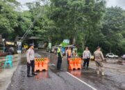 Penutupan Jalur Pacet-Cangar Akibat Longsor di Mojokerto