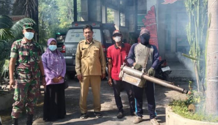 Sinergi TNI Lamongan dan Warga Glagah Lawan DBD: Fogging Gencar Dilakukan