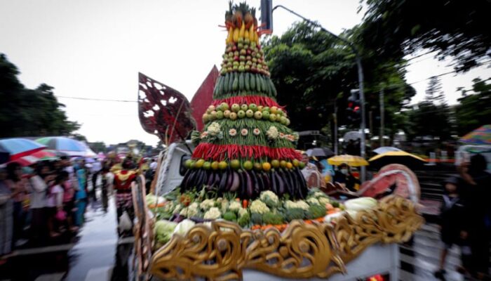 Grebeg Ketupat Syawal 1446 H Meriahkan Kota Batu dengan Semangat Budaya dan Kebersamaan