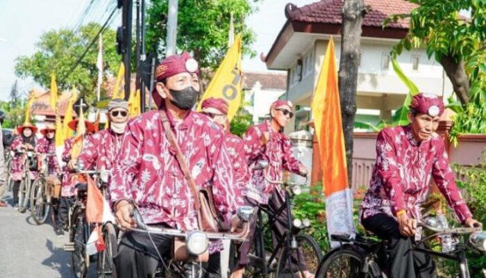 Kirab Sepeda Tua Meriahkan HUT ke-17 Ontoseno Lamongan
