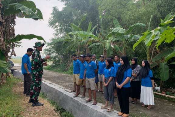 Babinsa Kembangbahu Dorong Karang Taruna Doyomulyo Jadi Motor Penggerak Kegiatan Positif
