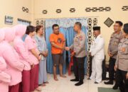 Kapolres Kediri Kota dan Ketua Bhayangkari Kunjungi Anggota yang Sakit Menahun