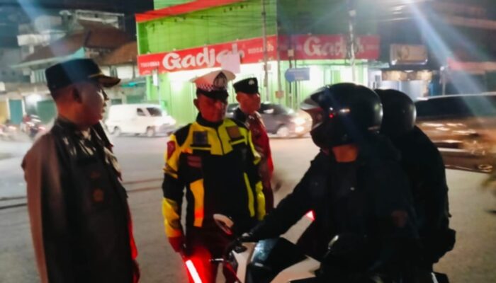 Kapolsek Krian Turun Langsung, Edukasi Pengendara dengan Teguran Simpatik