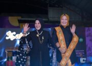 Wakil Bupati Bojonegoro Unjuk Gaya, Perkenalkan Batik “Obor Sewu” di Ajang Fashion Show Kebaya Modern