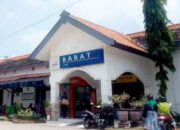 Stasiun Babat Lamongan Diserbu Wisatawan, Libur Waisak 2025 Picu Lonjakan Penumpang