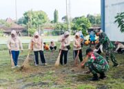 Babinsa Kodim Bojonegoro Kompak Gotong Royong Bersama Warga Dukung BBGRM 2025