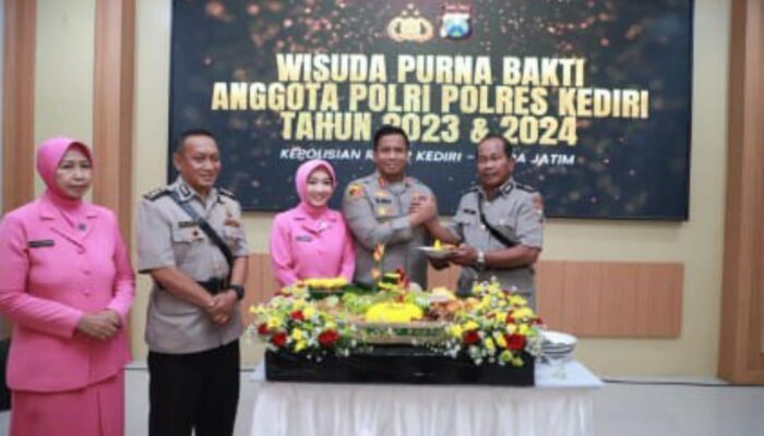 Kapolres Kediri Gowes Becak, Antar Anggota ke Purna Tugas
