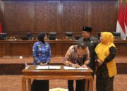 DPRD Bojonegoro Tetapkan Dua Perda Baru: Petani Dilindungi Sampah Dikelola