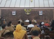 Hujan Deras Tak Halangi Warga Bojonegoro Curhat Langsung ke Bupati