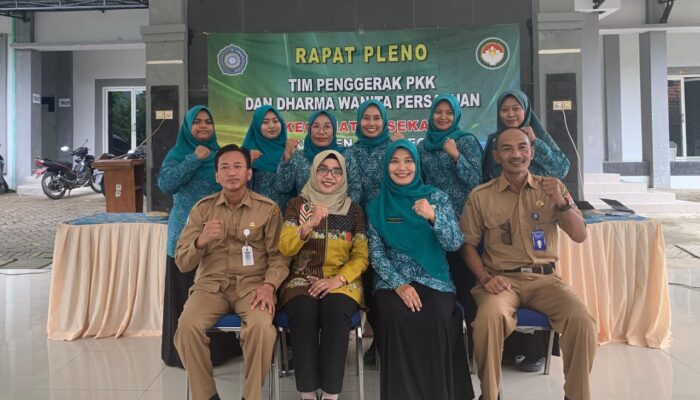 Lawan Stunting, Ketua TP PKK Bojonegoro Terjun Langsung Bagikan Bantuan Gizi untuk Balita